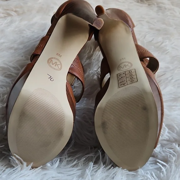 🤎🤎NEW MICHAEL KORS HEELS🤎🤎 - Picture 6 of 8
